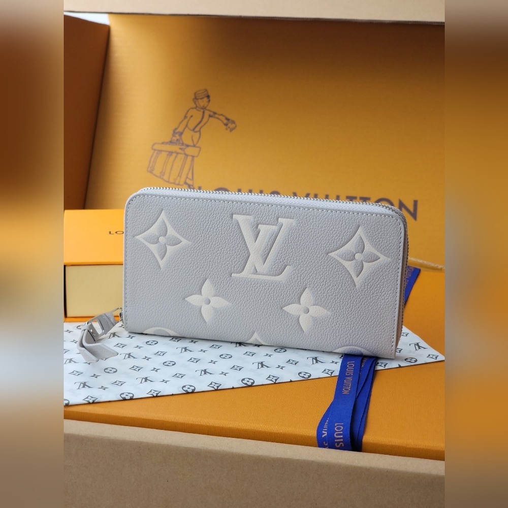 Louis Vuitton Monogram Zippy Wallet